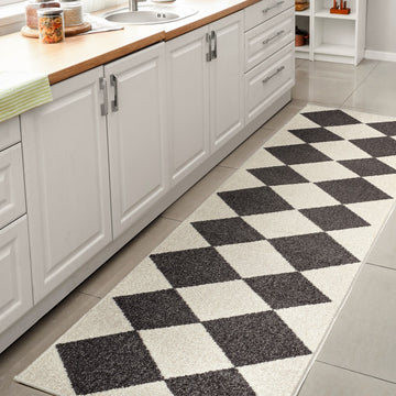 Draper Classic Geometric Diamond Pattern Area Rug